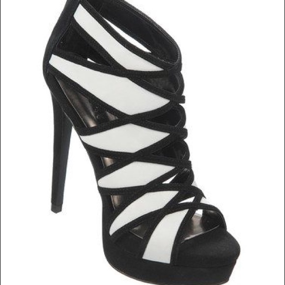 Carlos Santana Strata Black & White Heel - Picture 2 of 7